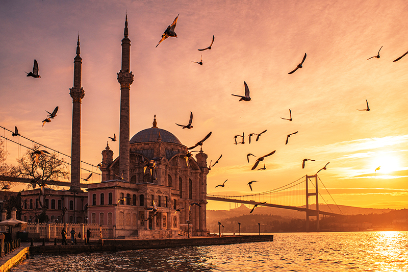 The iconic Ortak&ouml;y Mosque.