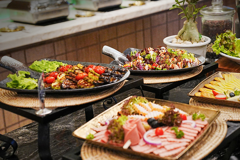 The premium Iftar buffet dinner after dark.