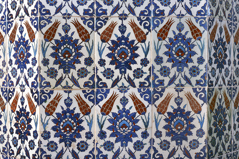 Tulip motifs on Turkish tiles on the walls of the Mosque of R&uuml;stempasha in İstanbul.