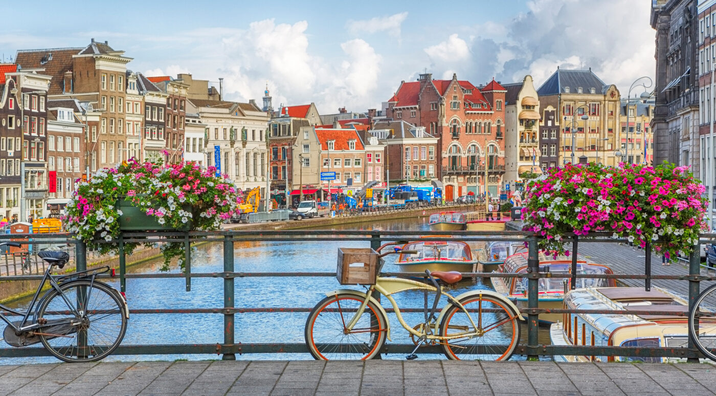 Amsterdam has more than one hundred kilometers of canals, about 90 islands and 1,500 bridges.