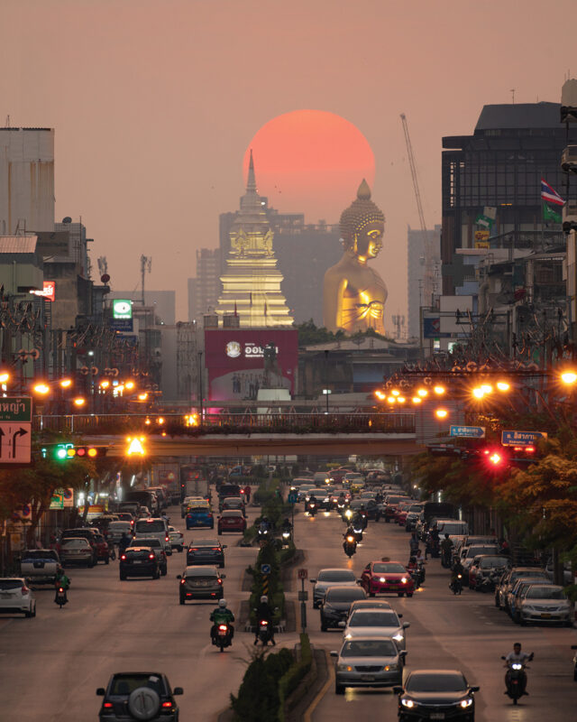 Phra Buddha Dhammakaya Thepmongkhon, Wat Paknam Phasi Charoen, Bangkok, Thailand (Photography by Rangsiman Sudhibutr)
