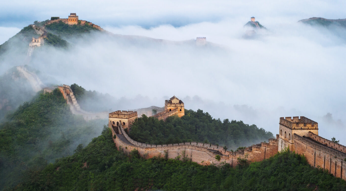 The Great Wall of Jinshan Mountains in the Cloud Sea.
