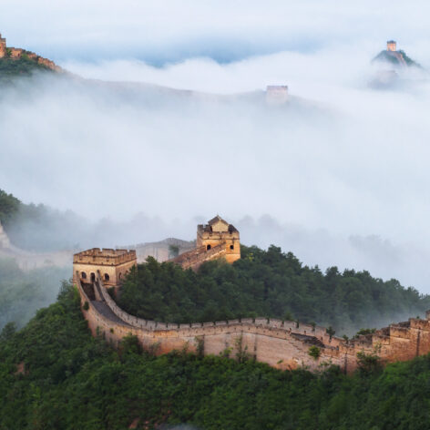 The Great Wall of Jinshan Mountains in the Cloud Sea.