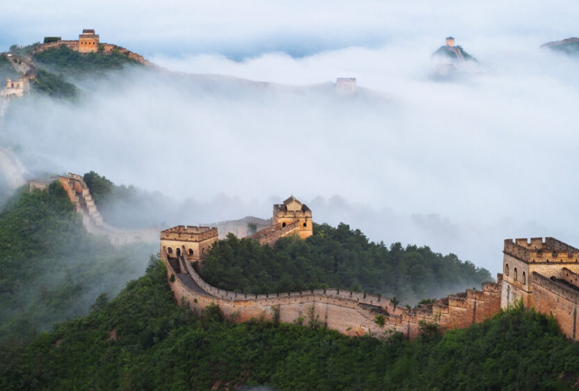 The Great Wall of Jinshan Mountains in the Cloud Sea.