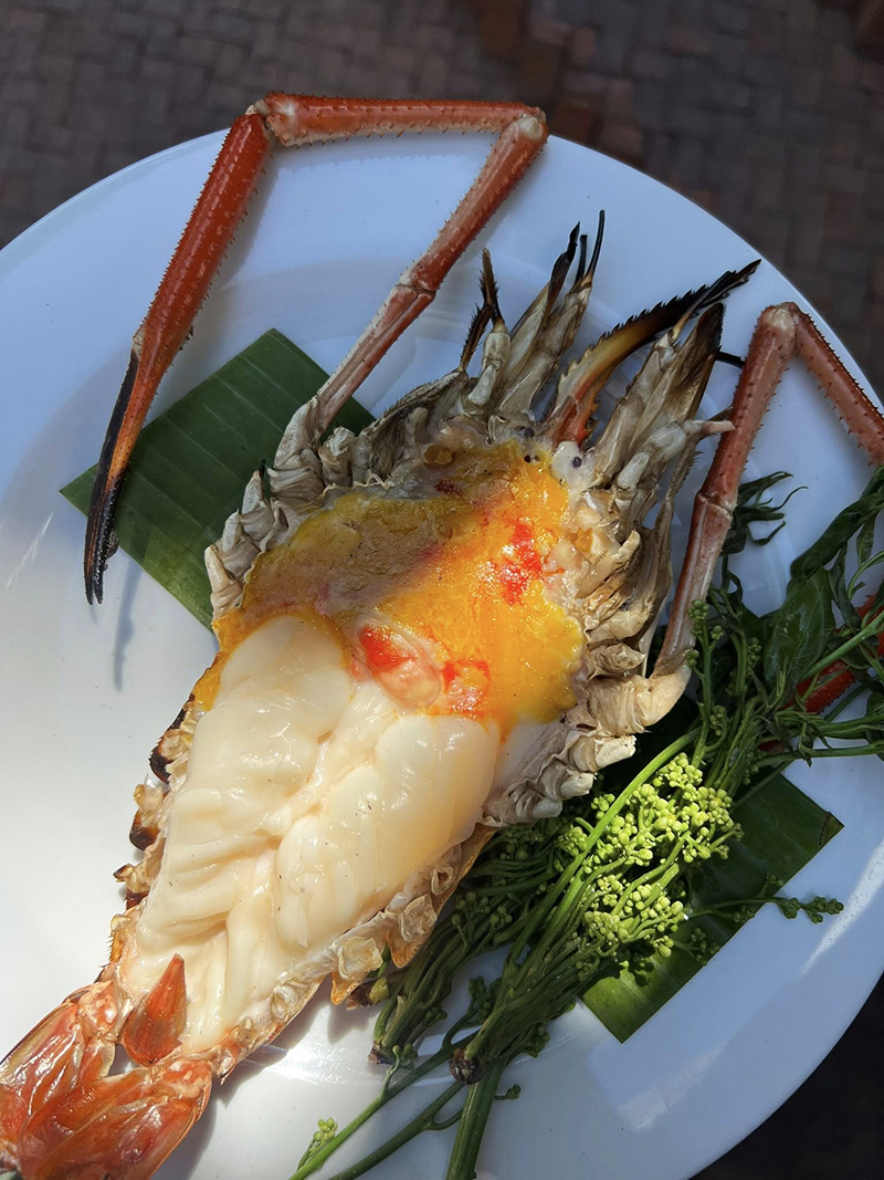 Nothing defines an Ayutthaya afternoon like giant river prawns and a view of the Chao Phraya.