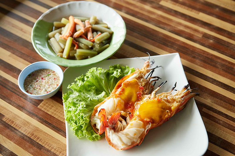 Huge prawns, spicy dipping sauce, and pure Thai comfort food.