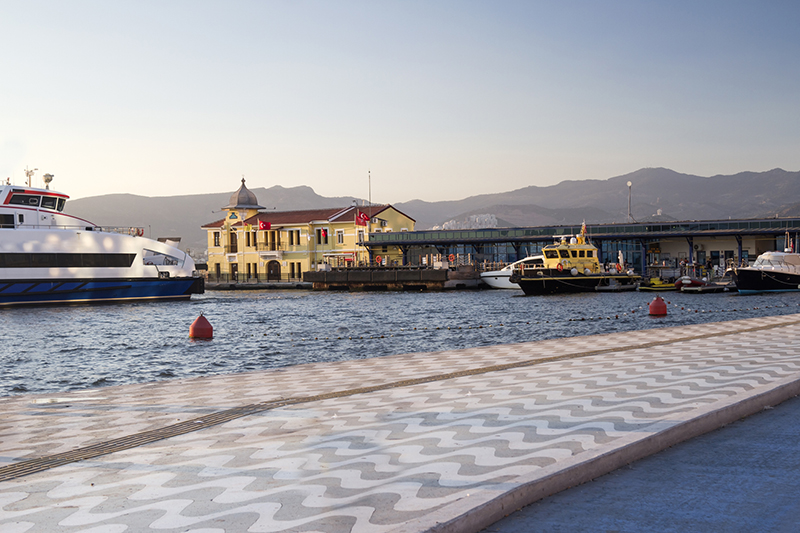 The scenic Aegean coastline of Izmir is defined by its iconic seaside promenade.