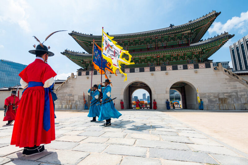 Catching the changing of the guard ceremony at Sungnyemun Gate.