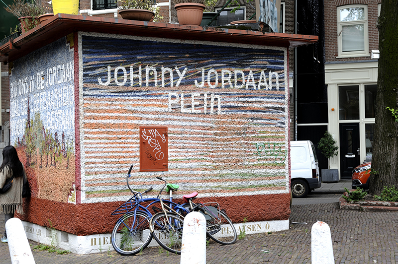 This quiet little square at the corner of Elandsgracht and Prinsengracht pays tribute to the neighborhood's legendary folk singers&mdash;Johnny Jordaan, Tante Leen, and the rest of the "Pearls of the Jordaan."