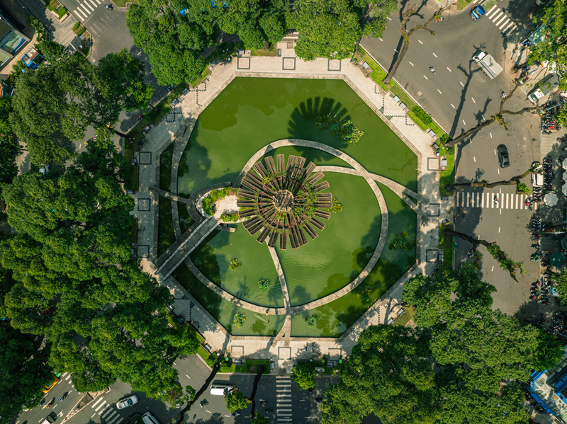 Officially known as International Square, Con Rua Lake is a vibrant, historic roundabout.