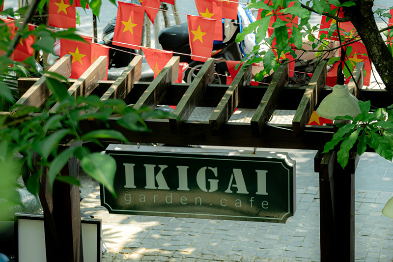 The iconic Vietnam flags over the garden.